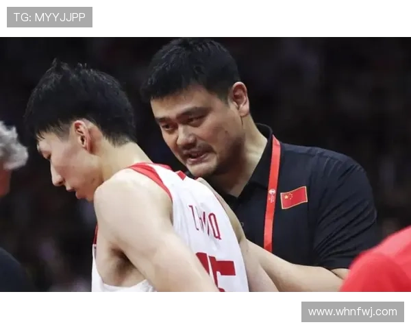 国足模仿男篮模式引发担忧男篮从巅峰跌入低谷的启示